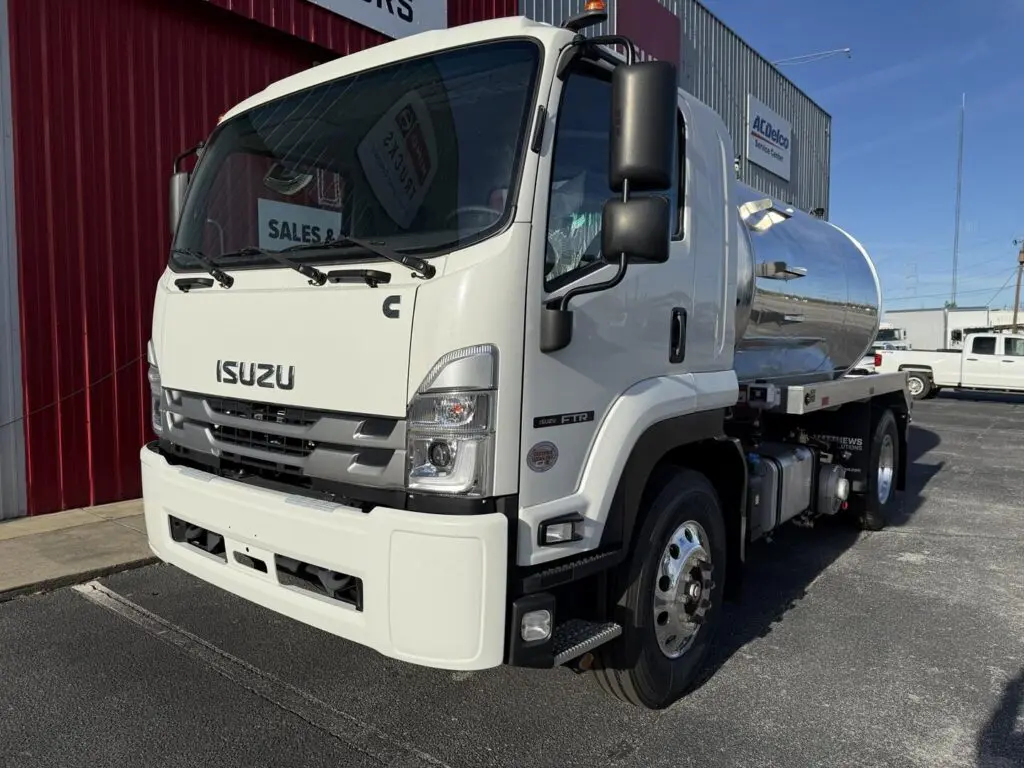 N2898 - 2025 Isuzu FTR with 2500 Septic Tank_01