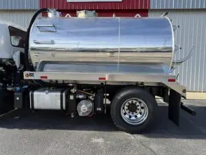 N2898 - 2025 Isuzu FTR with 2500 Septic Tank_01