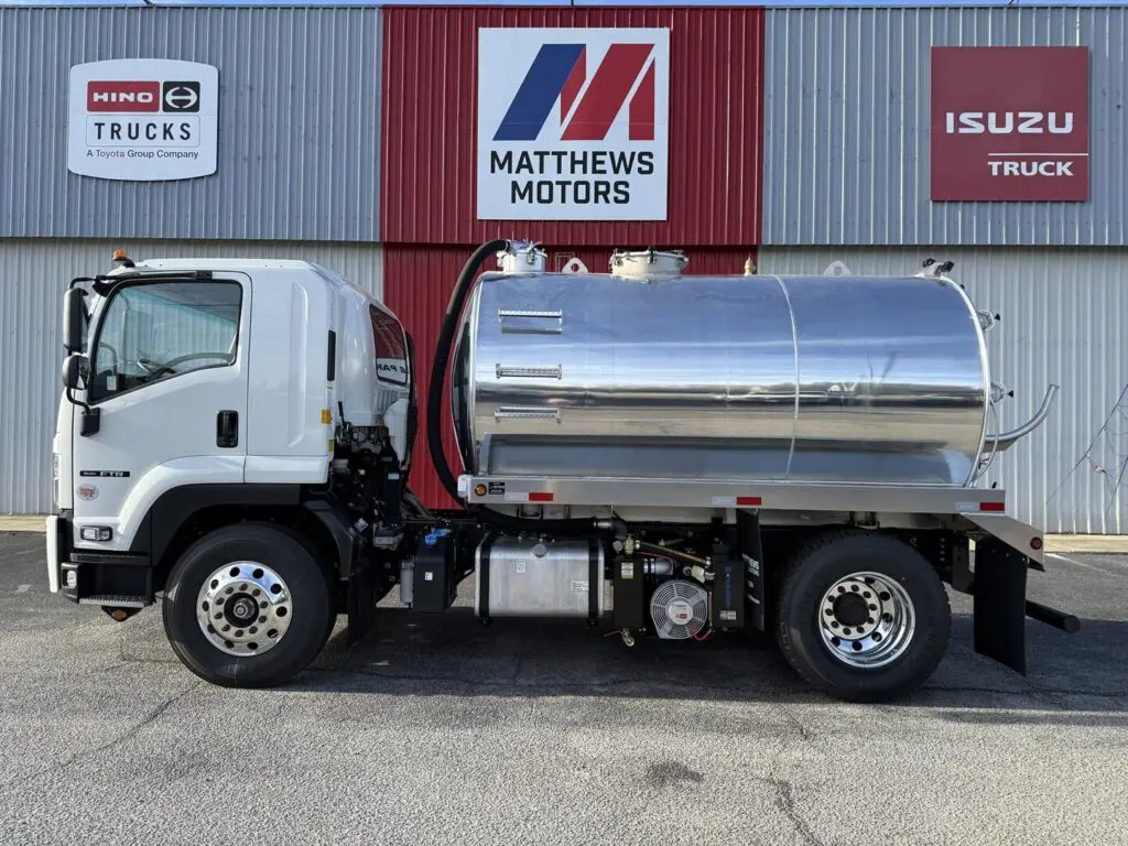 N2898 - 2025 Isuzu FTR with 2500 Septic Tank_01
