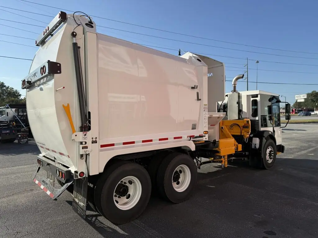 N2918 - 2023 Dennis Eagle with New Way 22yd Rotopac_02