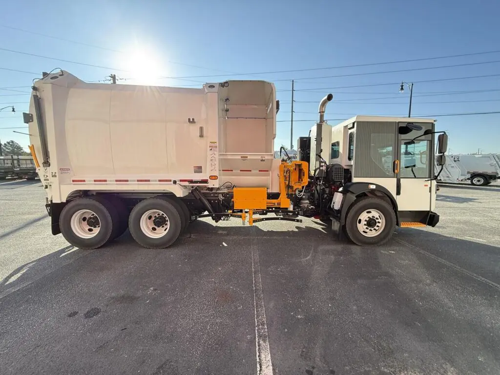 N2918 - 2023 Dennis Eagle with New Way 22yd Rotopac_02