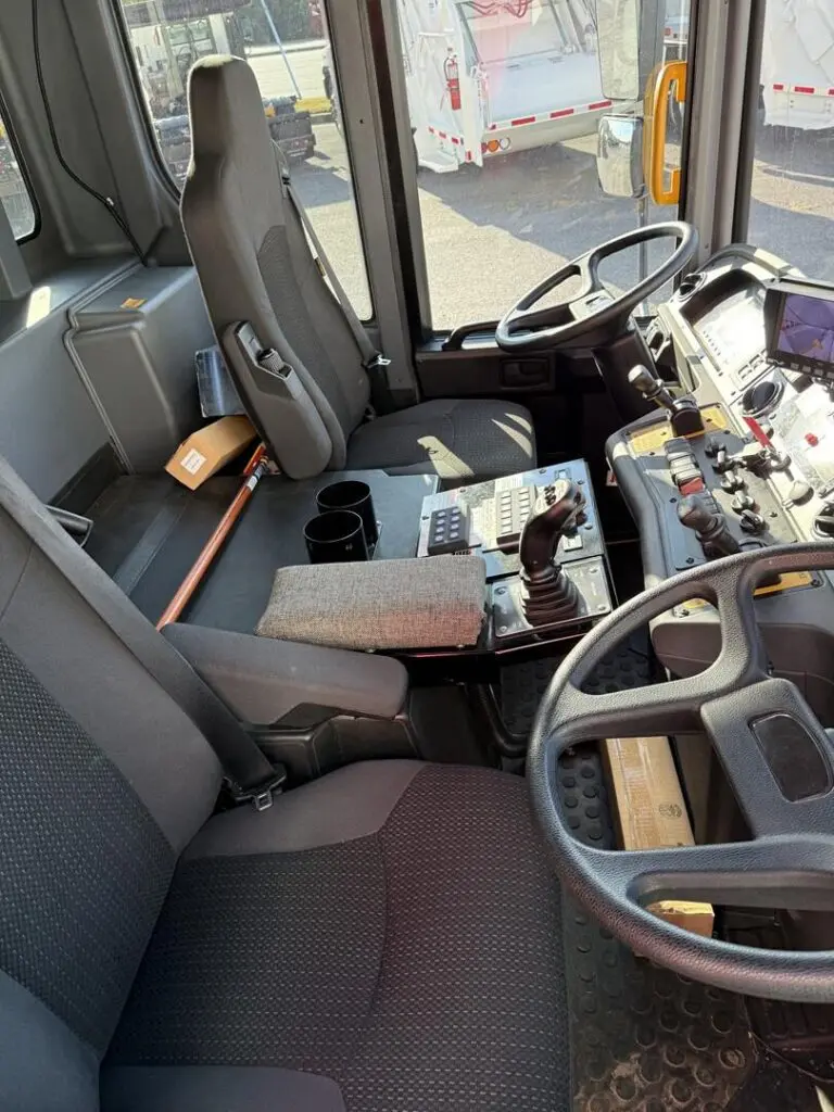 N2918 - 2023 Dennis Eagle with New Way 22yd Rotopac_02