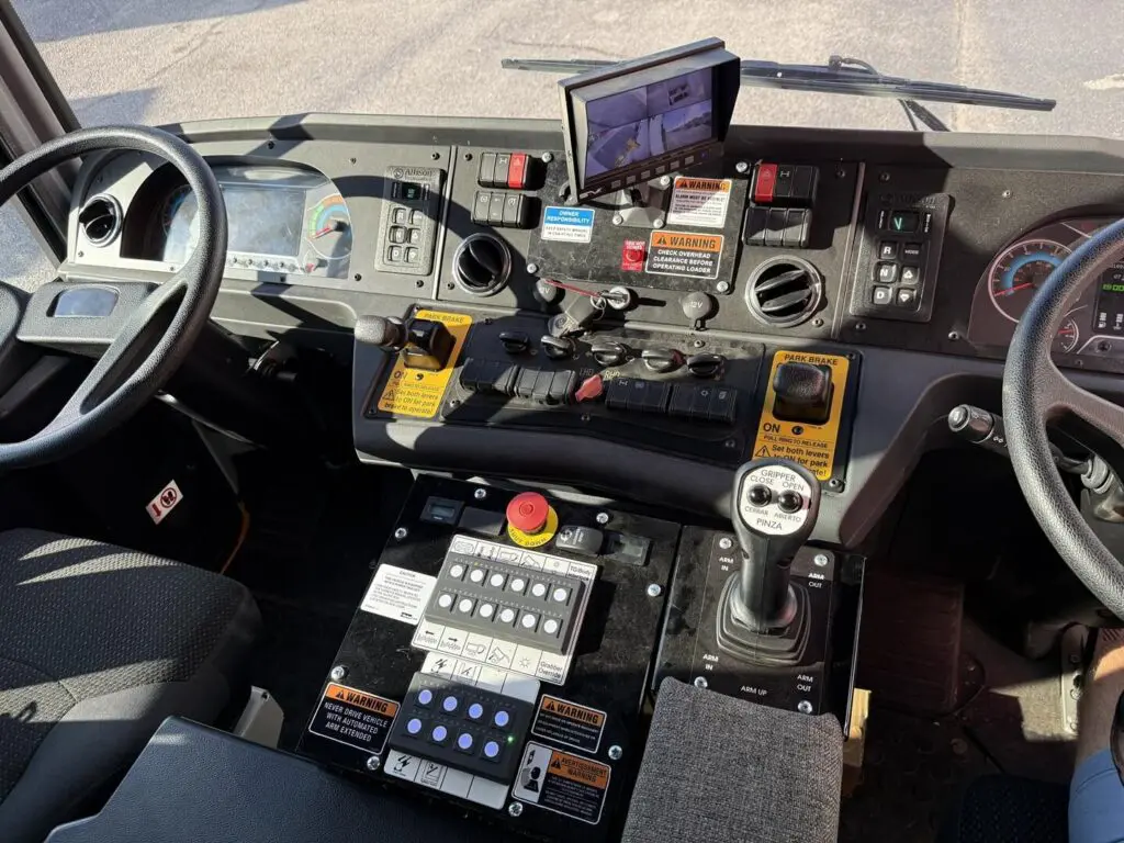 N2918 - 2023 Dennis Eagle with New Way 22yd Rotopac_02