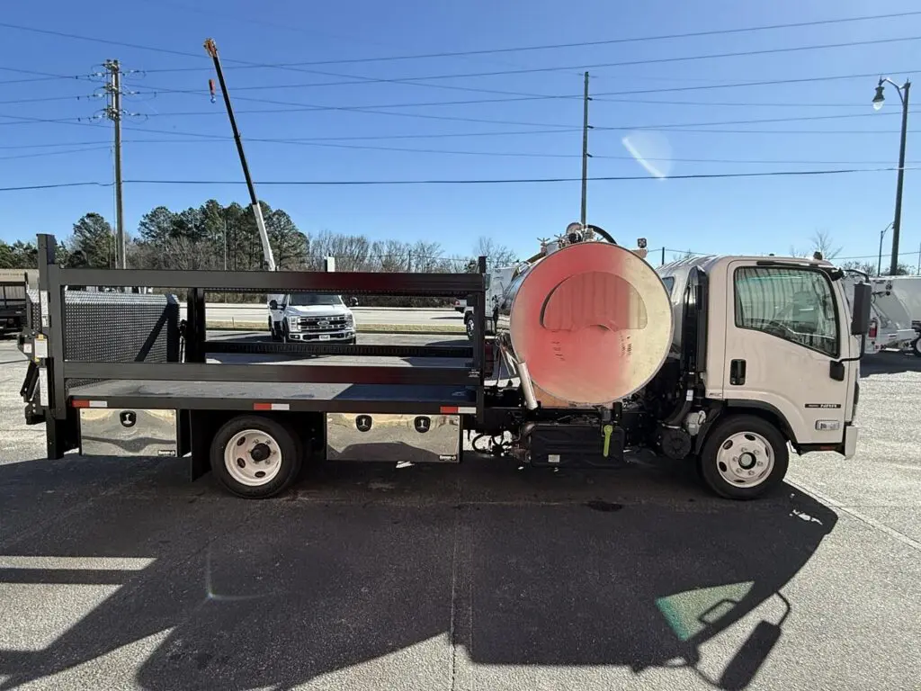 N3103 - 2025 Isuzu NRR with 895 gal PRT and 12’ Flatbed_01