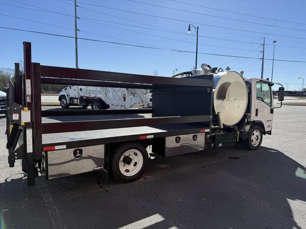 N3103 - 2025 Isuzu NRR with 895 gal PRT and 12’ Flatbed_01