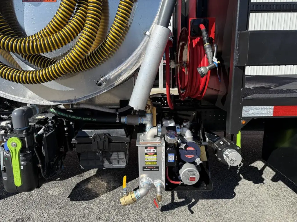 N3103 - 2025 Isuzu NRR with 895 gal PRT and 12’ Flatbed_01