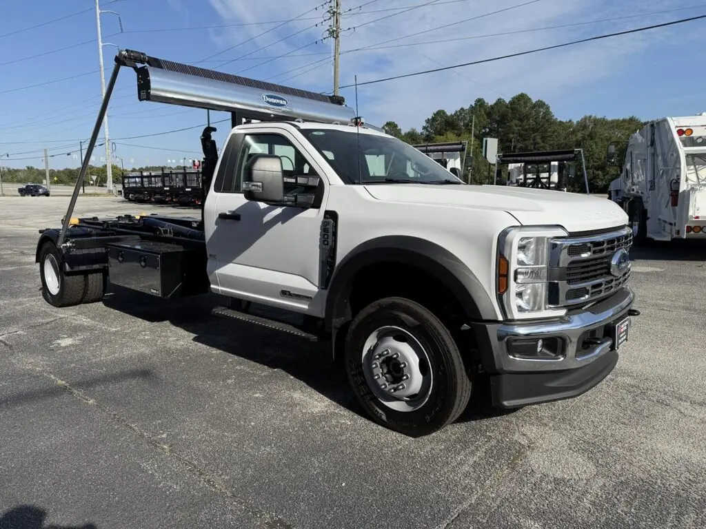 n3075-ford-f600-with-stellar-nxt18l-hooklift-1