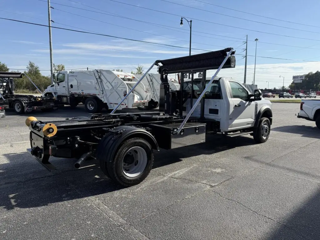 n3075-ford-f600-with-stellar-nxt18l-hooklift-1