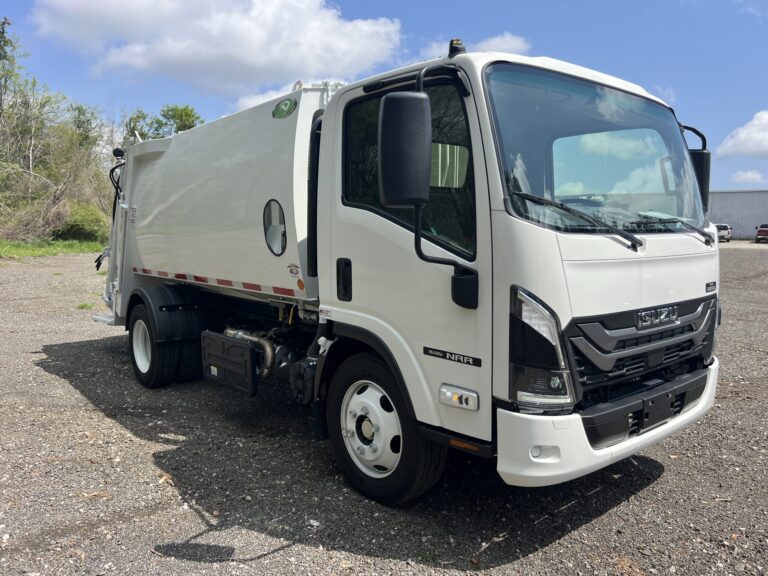 2025 Isuzu NRR