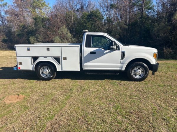 2017 Ford F-250 Super Duty SRW XLT 2WD Regular Cab Work Truck