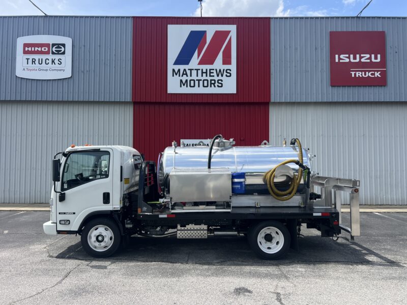 2025 Isuzu NRR Gas with Muskogee Tank Model 999 Round Tank / Portable Restroom Truck