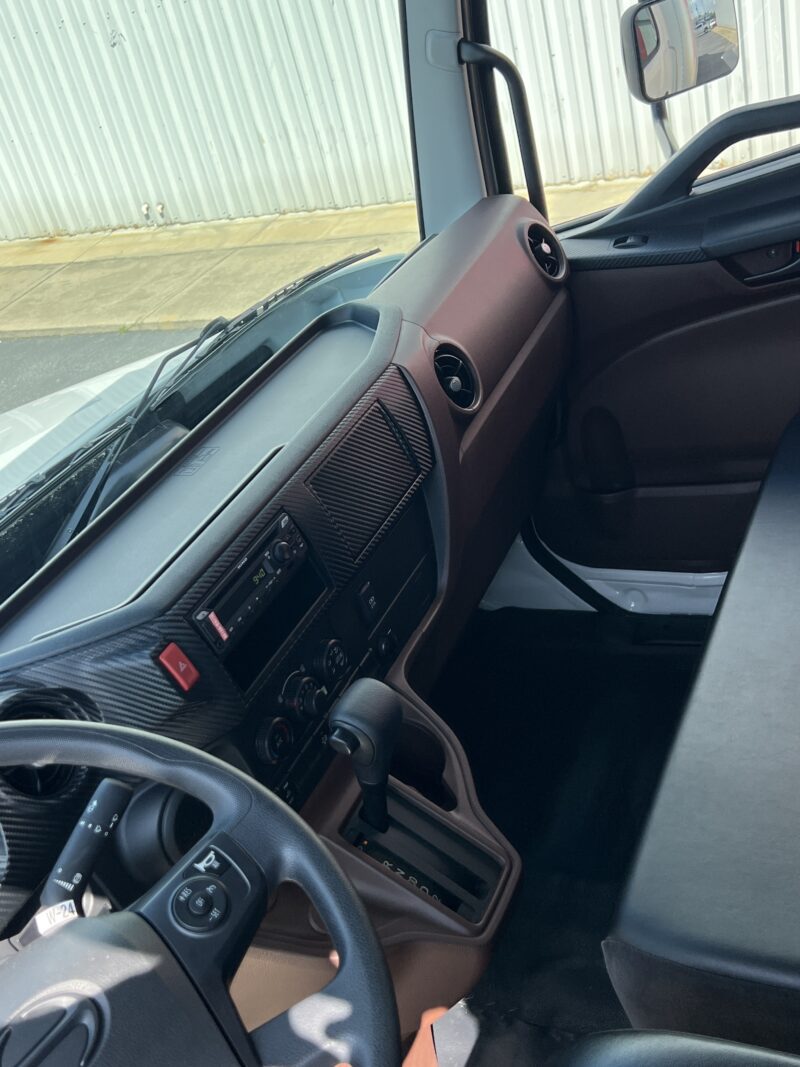 2025 Hino L6 26' Box Truck with Liftgate