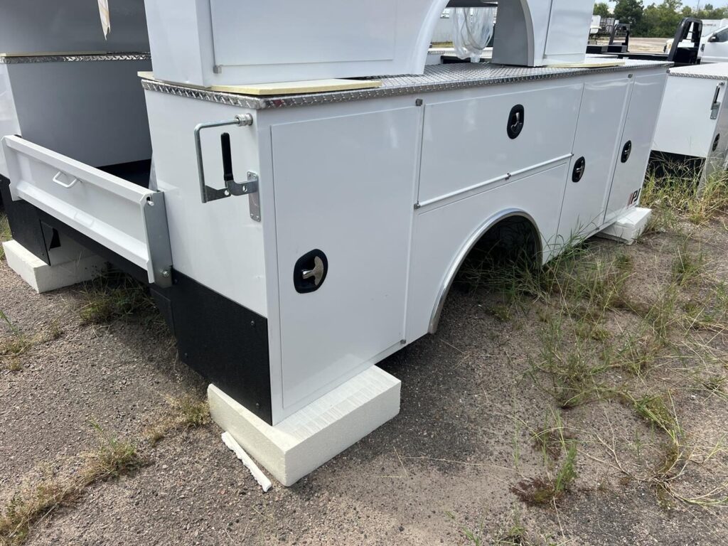 B160 - 11' CM Service Body