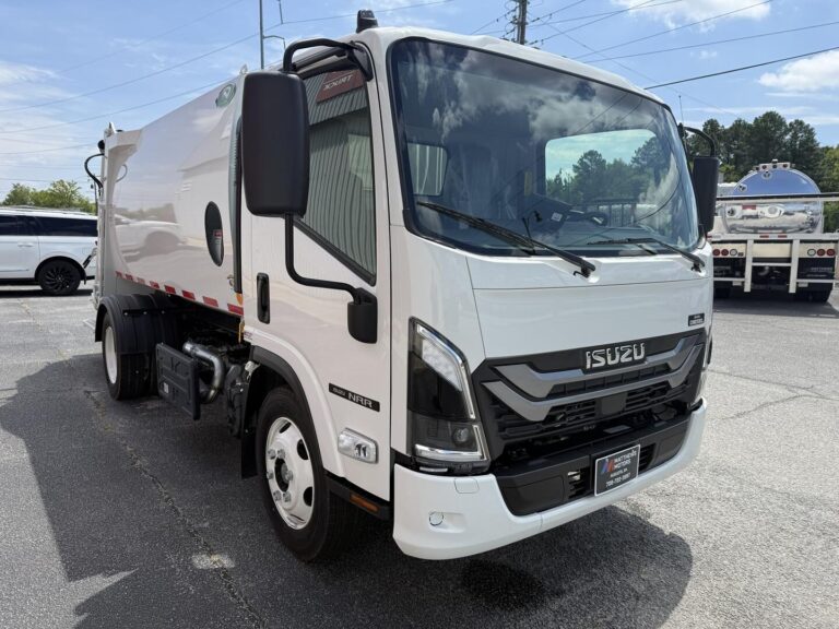 2025 Isuzu NRR with 8yd Diamondback