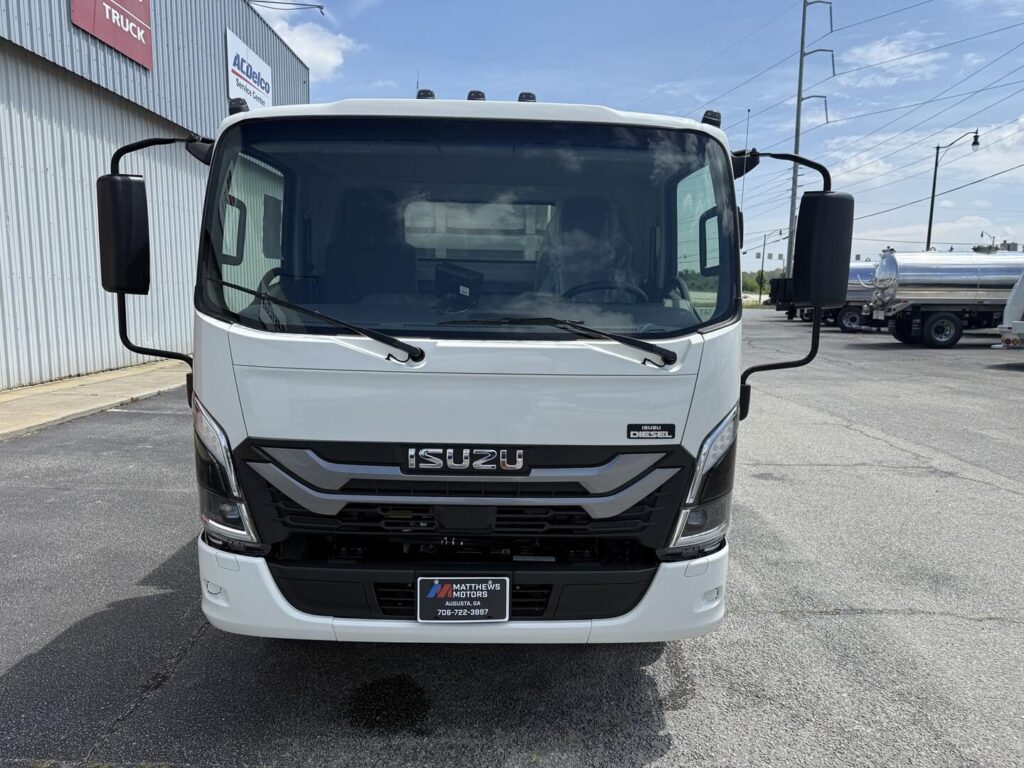 2025 Isuzu NRR with 8yd Diamondback
