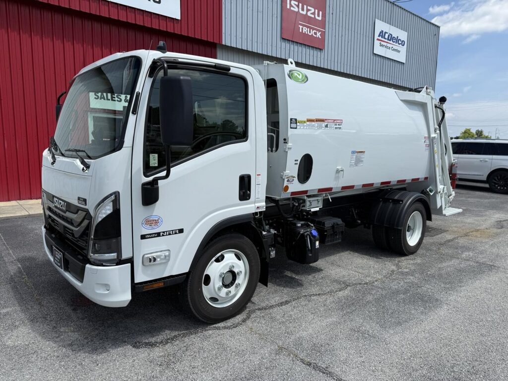 2025 Isuzu NRR with 8yd Diamondback
