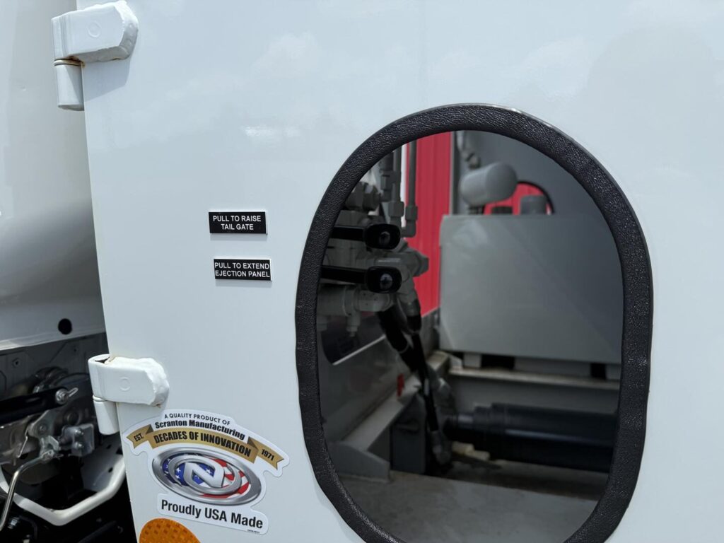 2025 Isuzu NRR with 8yd Diamondback
