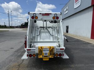 2025 Isuzu NRR with 8yd Diamondback