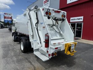 2025 Isuzu NRR with 8yd Diamondback