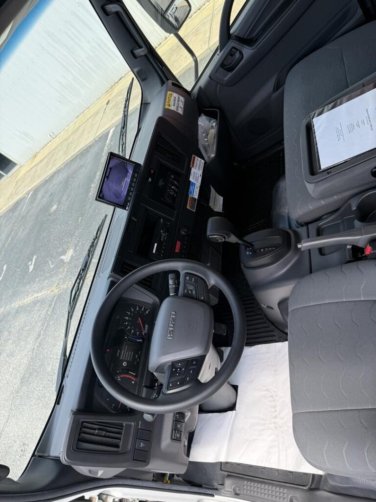 2025 Isuzu NRR with 8yd Diamondback