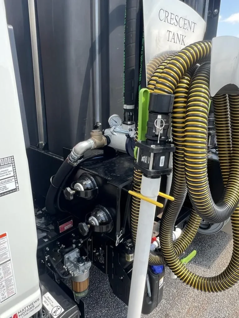 N3072 - 2025 Isuzu NRR Crescent Tank Model 1100_01