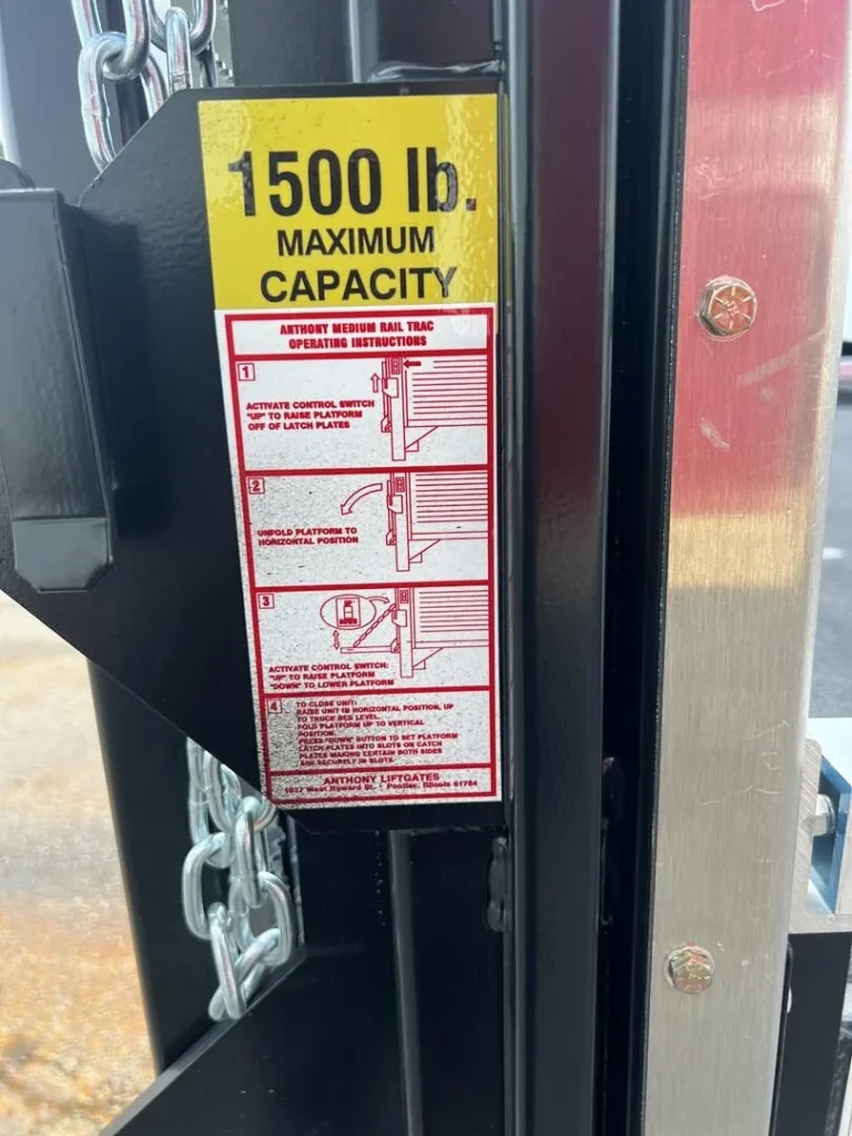 N3072 - 2025 Isuzu NRR Crescent Tank Model 1100_01