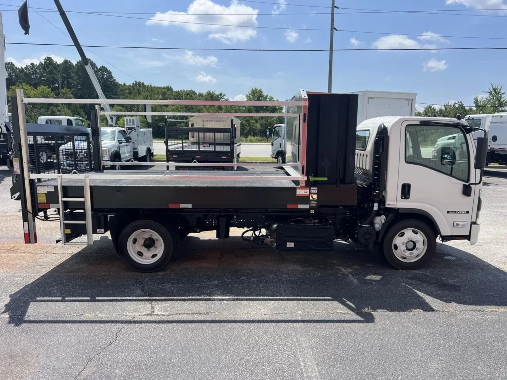 N3073 - 2025 Isuzu NRR Crescent Tank Model 1100_01