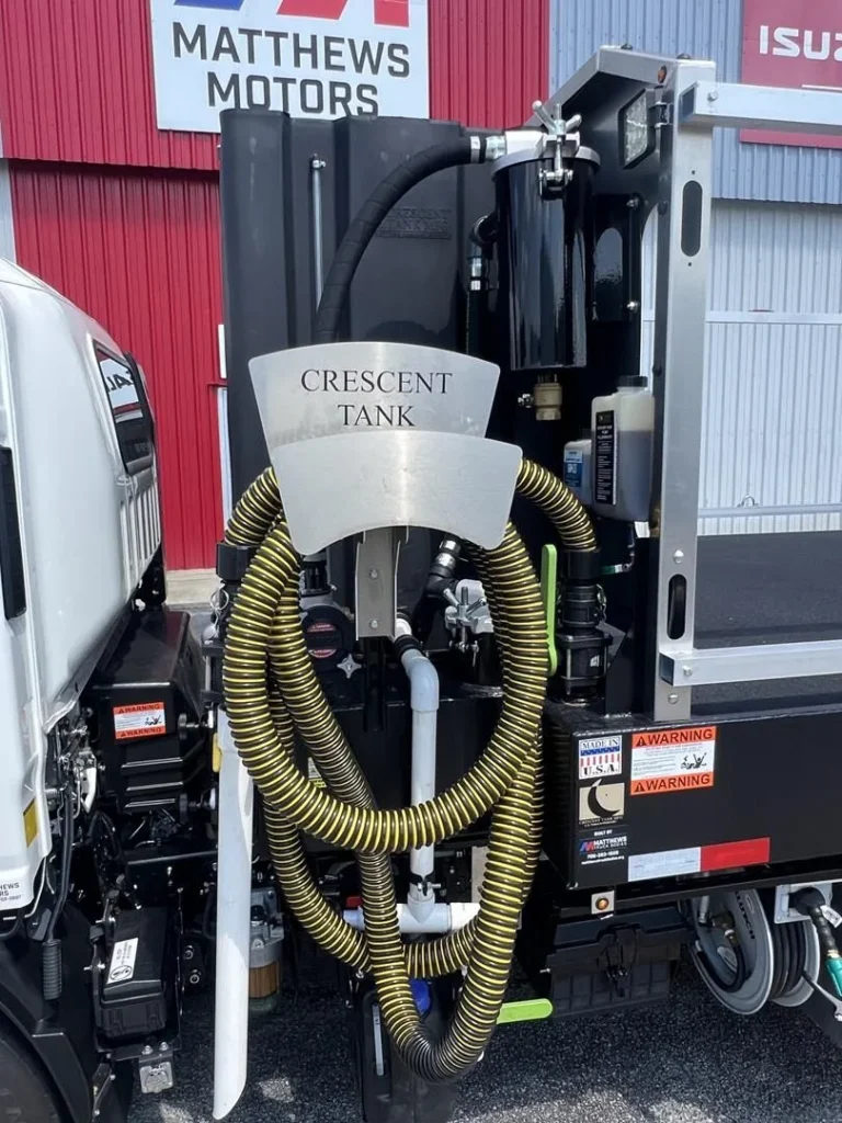 N3073 - 2025 Isuzu NRR Crescent Tank Model 1100_01