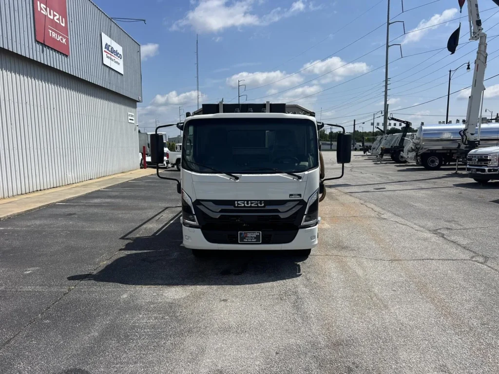 N3073 - 2025 Isuzu NRR Crescent Tank Model 1100_01