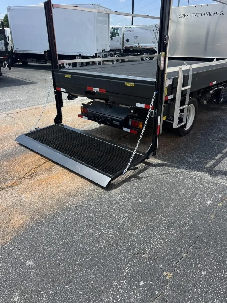 N3073 - 2025 Isuzu NRR Crescent Tank Model 1100_01